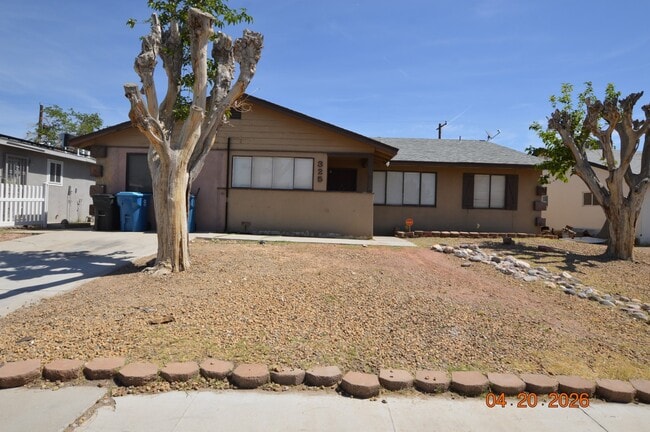 325 Pershing Dr in Las Vegas, NV - Building Photo - Building Photo