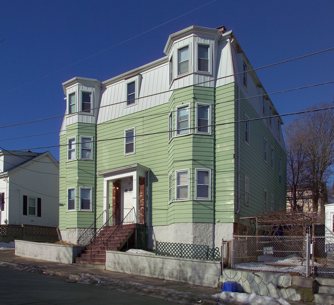 337 Hartwell St in Fall River, MA - Foto de edificio - Building Photo