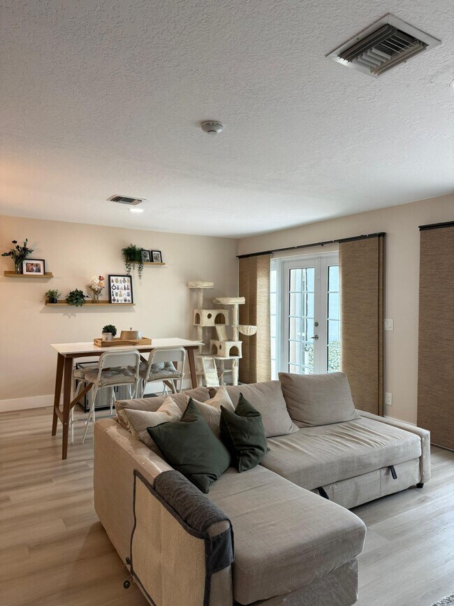 1120 W Lakes Dr in Deerfield Beach, FL - Building Photo - Building Photo