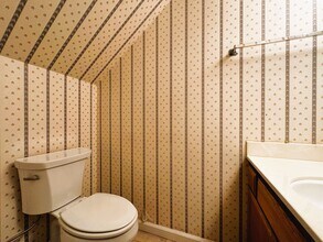 180 Park Place Dr in Petaluma, CA - Building Photo - Building Photo