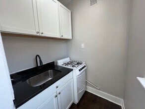 6912 N Ashland Ave in Chicago, IL - Foto de edificio - Building Photo