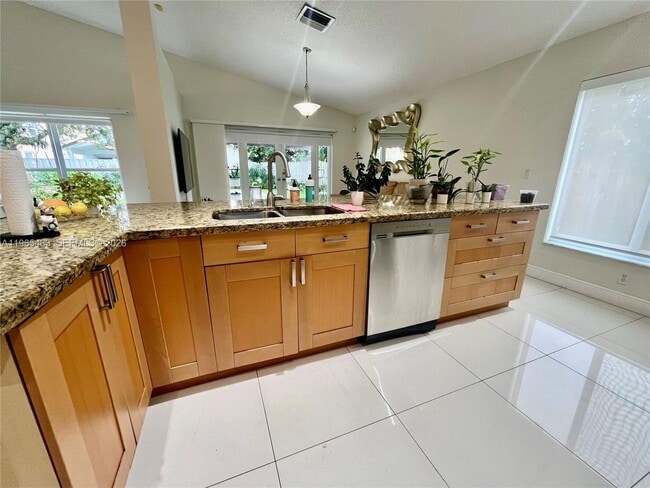 13244 NW 12th St in Pembroke Pines, FL - Building Photo - Building Photo