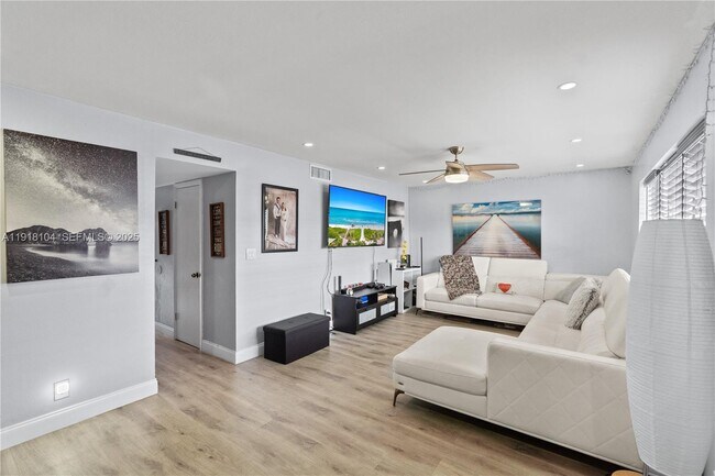 8089 SW 18th Ct in Davie, FL - Building Photo - Building Photo