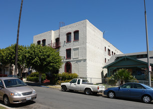 No Longer Managing in Los Angeles, CA - Foto de edificio - Building Photo