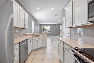 1240 Eucalyptus Dr in Hollywood, FL - Building Photo - Building Photo