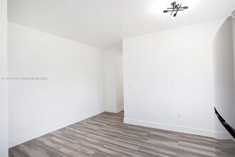 2424 NW 7th Ct, Unit 2 in Miami, FL - Building Photo - Building Photo