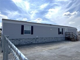 15 Double Eagle Dr in Mission, TX - Building Photo