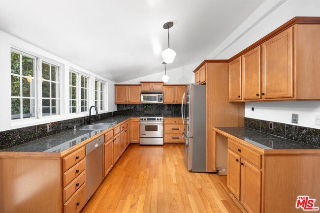 9014 Harratt St in West Hollywood, CA - Building Photo - Building Photo