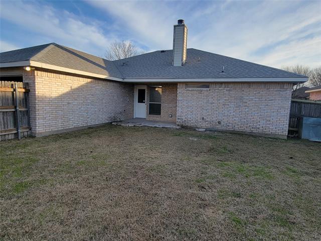 1733 Gentry St in Lancaster, TX - Building Photo