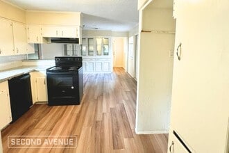 1000 Lindenwood Dr in Baytown, TX - Building Photo - Building Photo