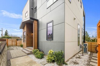 8455 24th Ave SW in Seattle, WA - Building Photo - Building Photo