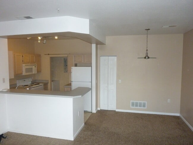 4545 Wheaton Dr, Unit #E-370 in Fort Collins, CO - Building Photo - Building Photo