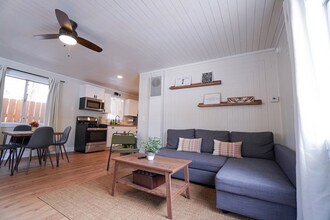 405 Holmes Ln in Big Bear, CA - Building Photo - Building Photo