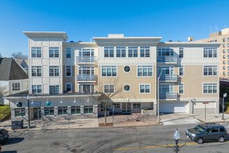 Eleven88 Broadway in Somerville, MA - Foto de edificio - Building Photo