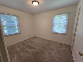 2805 W 75th St in Prairie Village, KS - Foto de edificio - Building Photo