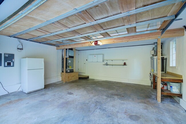 4162 W Mercer Way in Mercer Island, WA - Building Photo - Building Photo