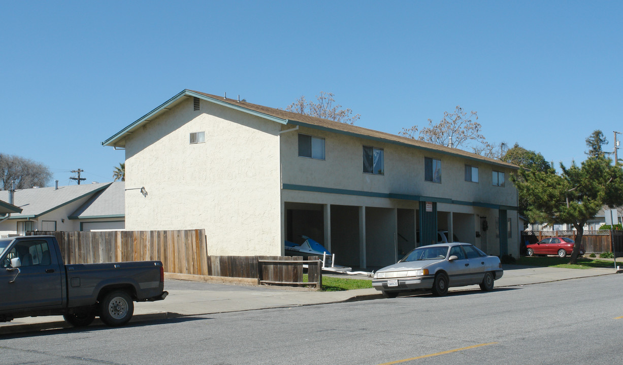 6951 Church St in Gilroy, CA - Foto de edificio