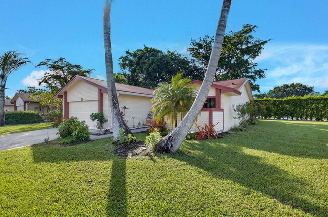 29 Fawlkland Cir in Boynton Beach, FL - Building Photo - Building Photo