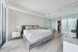 68 SE 6th St, Unit 1605 in Miami, FL - Building Photo - Building Photo