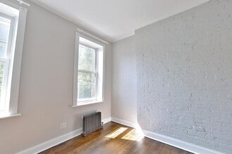 52 Barrow St in New York, NY - Building Photo - Building Photo