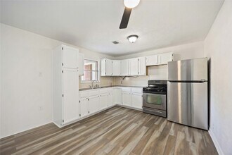 3304 Bluefield Dr in Pasadena, TX - Building Photo - Building Photo