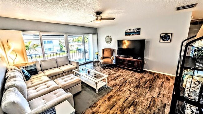 2950 Clark Rd in Sarasota, FL - Building Photo - Building Photo