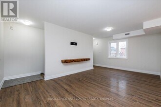 35 Madelaine Dr in Barrie, ON - Building Photo - Building Photo