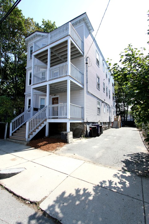 117 Msgr Patrick J Lydon Way in Dorchester, MA - Foto de edificio