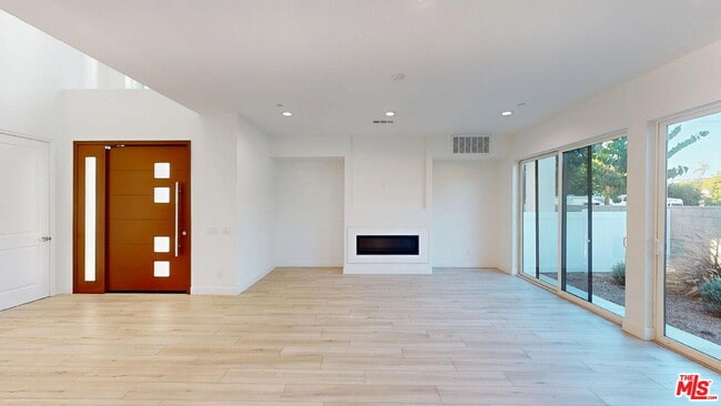 8474 N. Camelia Court in Los Angeles, CA - Building Photo - Building Photo