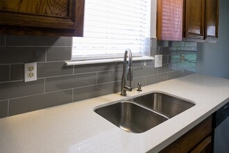 12051 Creekhurst Dr in Houston, TX - Building Photo - Building Photo