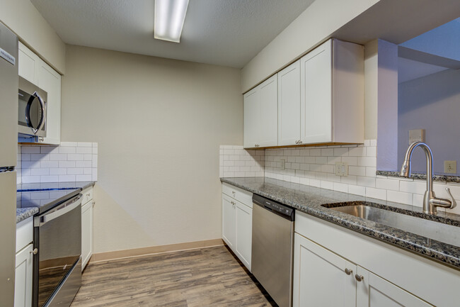 Huron River Toledo Apartments in Toledo, OH - Building Photo - Interior Photo