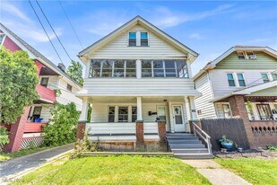364 E 161st St in Cleveland, OH - Building Photo