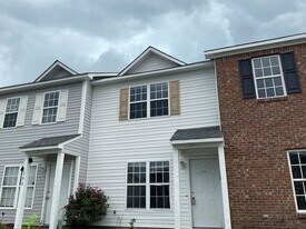 104 Pinegrove Ct in Jacksonville, NC - Building Photo