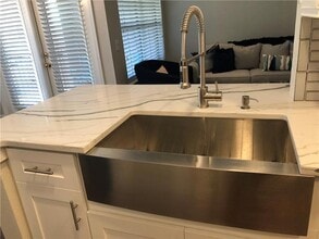 3777 Peachtree Rd NE, Unit 832 in Atlanta, GA - Building Photo - Building Photo