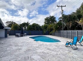 525 NE 27th St in Wilton Manors, FL - Building Photo