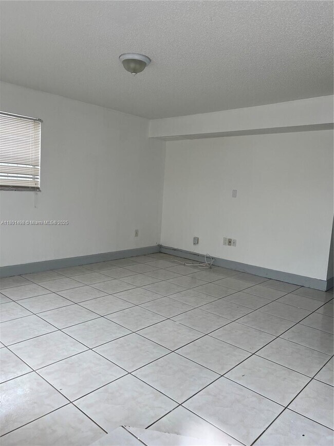 5067 NW 5th St in Miami, FL - Building Photo - Building Photo