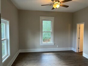 926 N 14th St in Waco, TX - Building Photo - Building Photo