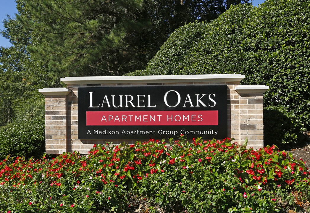 Laurel Oaks in Raleigh, NC - Foto de edificio