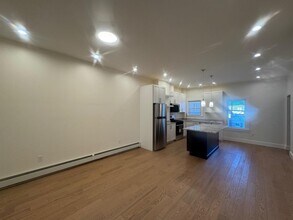 13 Bristol St, Unit 3 in Cambridge, MA - Building Photo - Building Photo