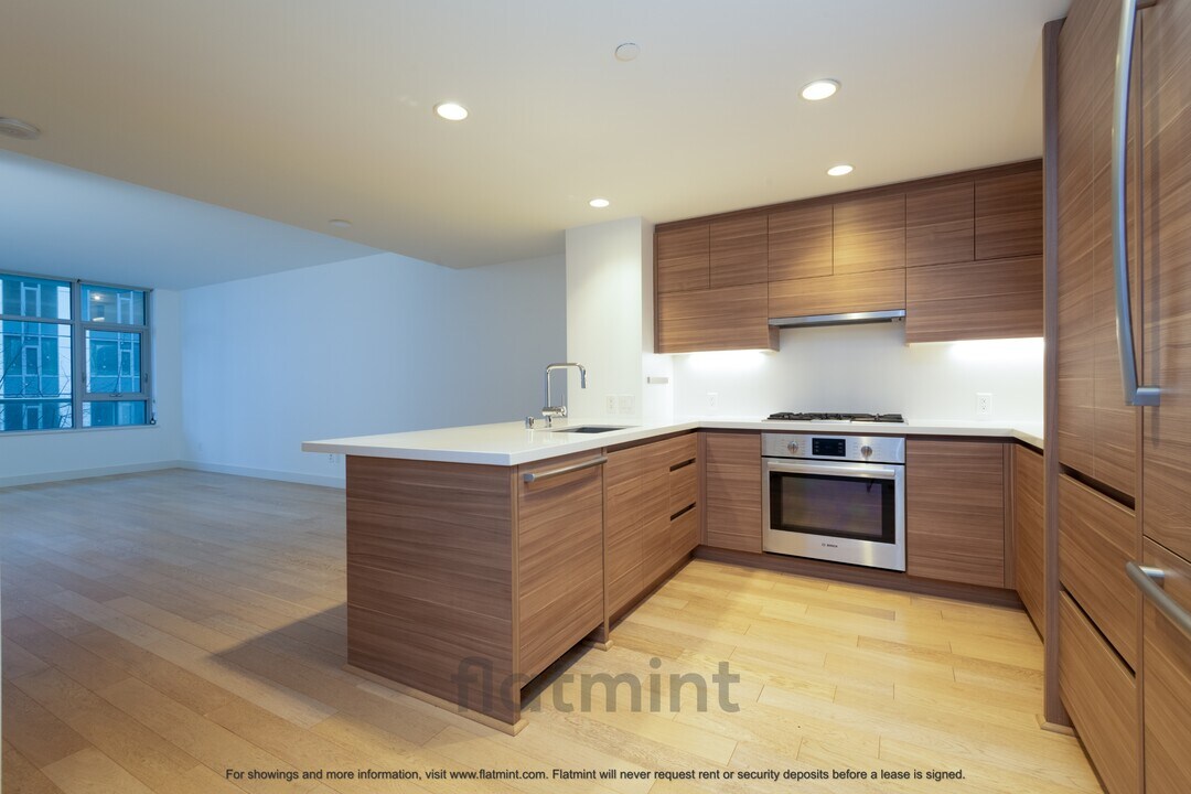 583 Battery St in Seattle, WA - Building Photo