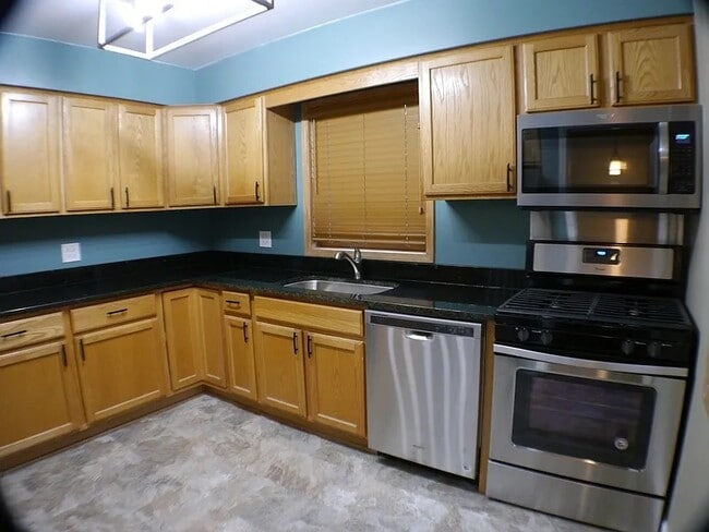 2452 S 7th Ave in North Riverside, IL - Building Photo - Building Photo