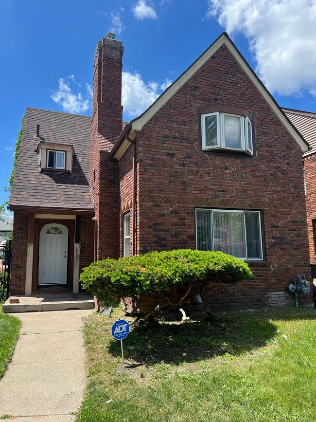 18681 Pennington Dr in Detroit, MI - Foto de edificio - Building Photo
