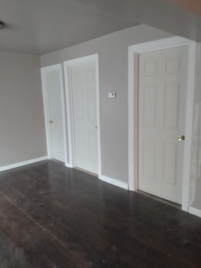 15132 Lexington Ave Apartments and Nearby Harvey Apartments For Rent