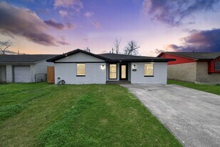 10114 Fairfax St in Houston, TX - Building Photo