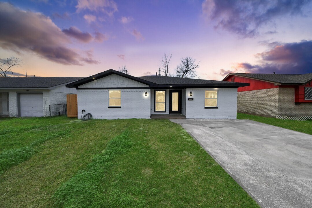 10114 Fairfax St in Houston, TX - Building Photo