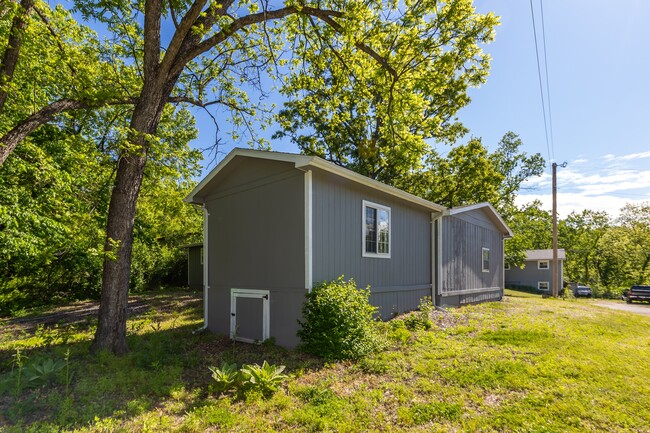 13 Leisure Rd in Eldon, MO - Building Photo - Building Photo