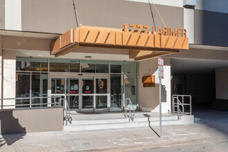 Windsor Condominiums in Denver, CO - Building Photo - Building Photo