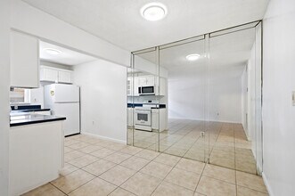1747 Rodman St, Unit 307 in Hollywood, FL - Building Photo - Building Photo