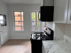 211 Chelsea St, Unit 2 in Boston, MA - Foto de edificio - Building Photo