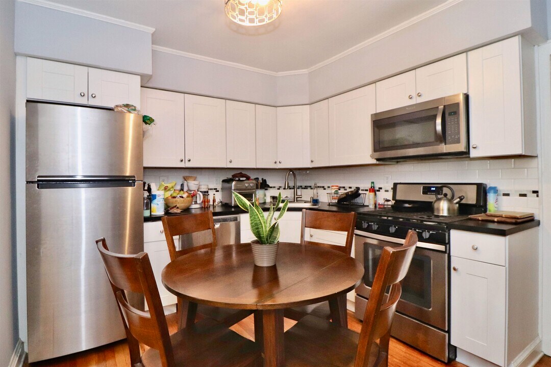 63 Laidlaw Ave in Jersey City, NJ - Building Photo
